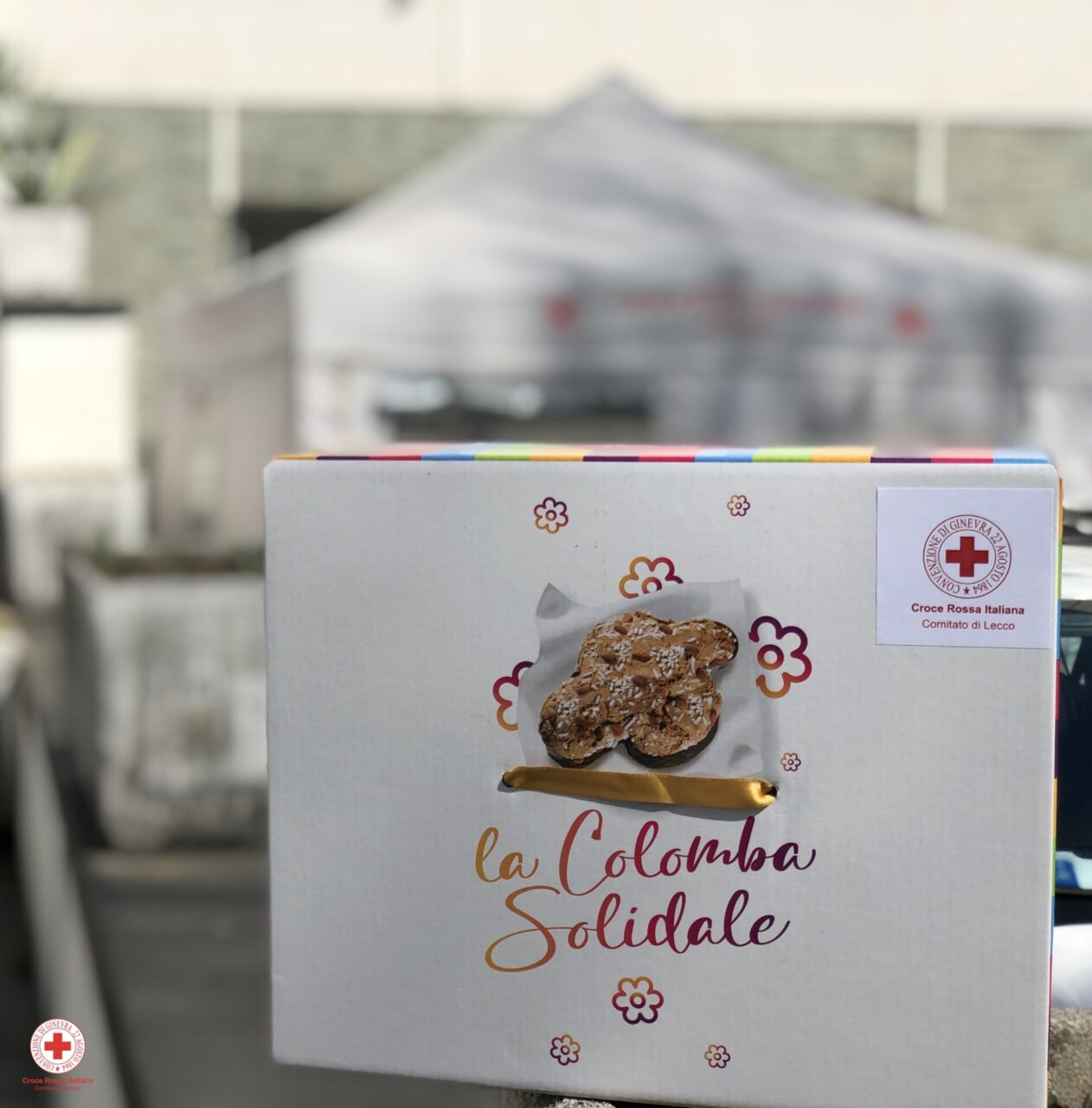 Dolce raccolta fondi per la Cri di Lecco con le colombe pasquali