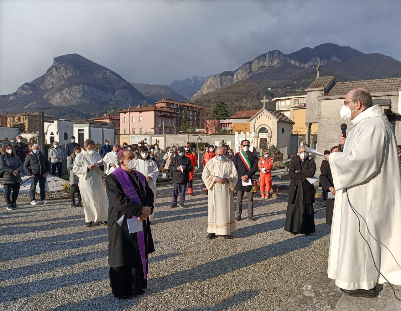 Giornata vittime del Covid: l’Arcivescovo Delpini in Valle San Martino: “Sento i vostri morti come miei morti”