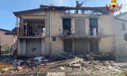 Esplode casa nella Bergamasca, le foto e il video delle squadre dei Vigili del Fuoco