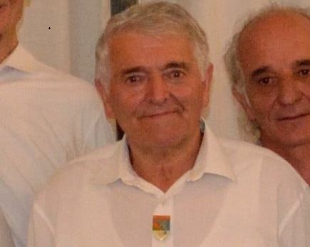 Tragedia a Moggio, il 77enne caduto nel dirupo è Silvano Combi, storico cantore della Valsassina. “Te ne sei andato rapito dai tuoi alberi”