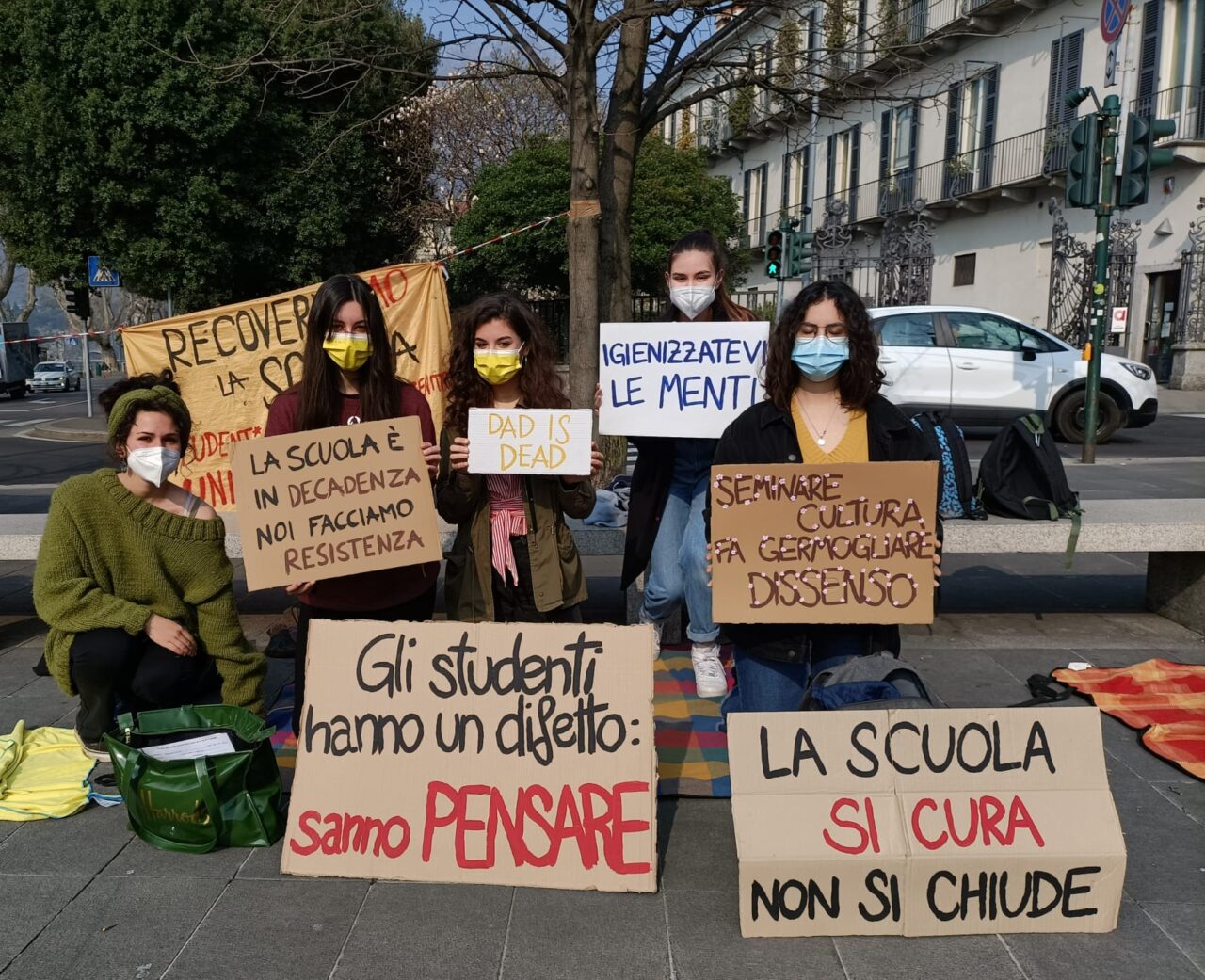 Recovery-amo la scuola: studenti mobilitati in piazza Cermenati