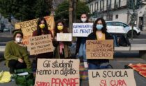 Recovery-amo la scuola: studenti mobilitati in piazza Cermenati