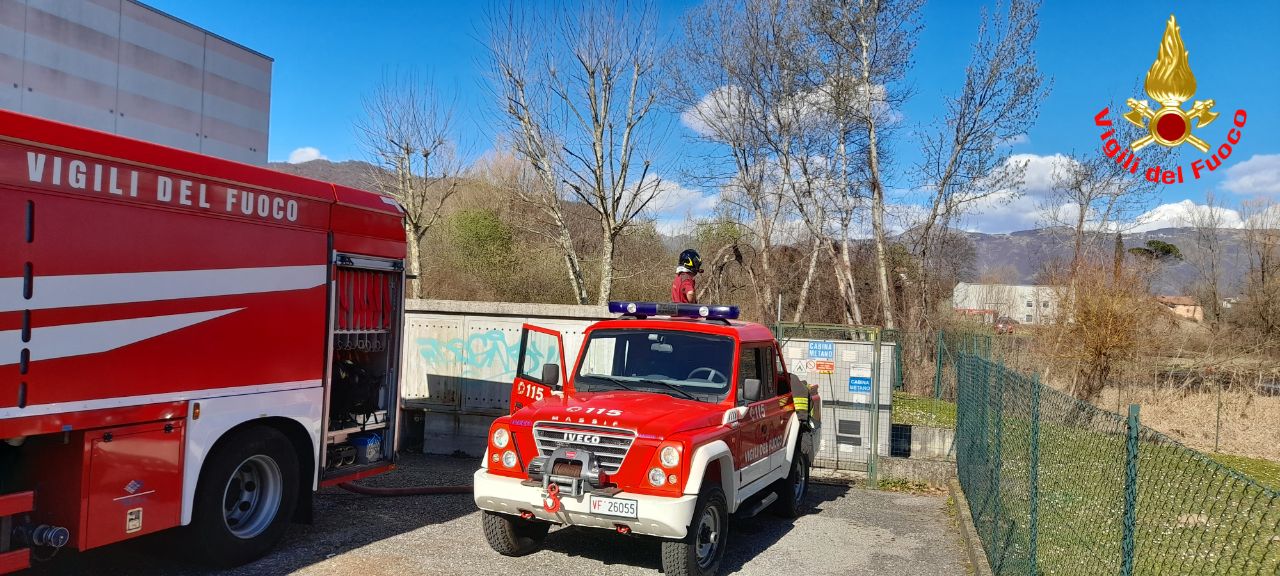 Forte vento sul Lecchese: a fuoco un campo