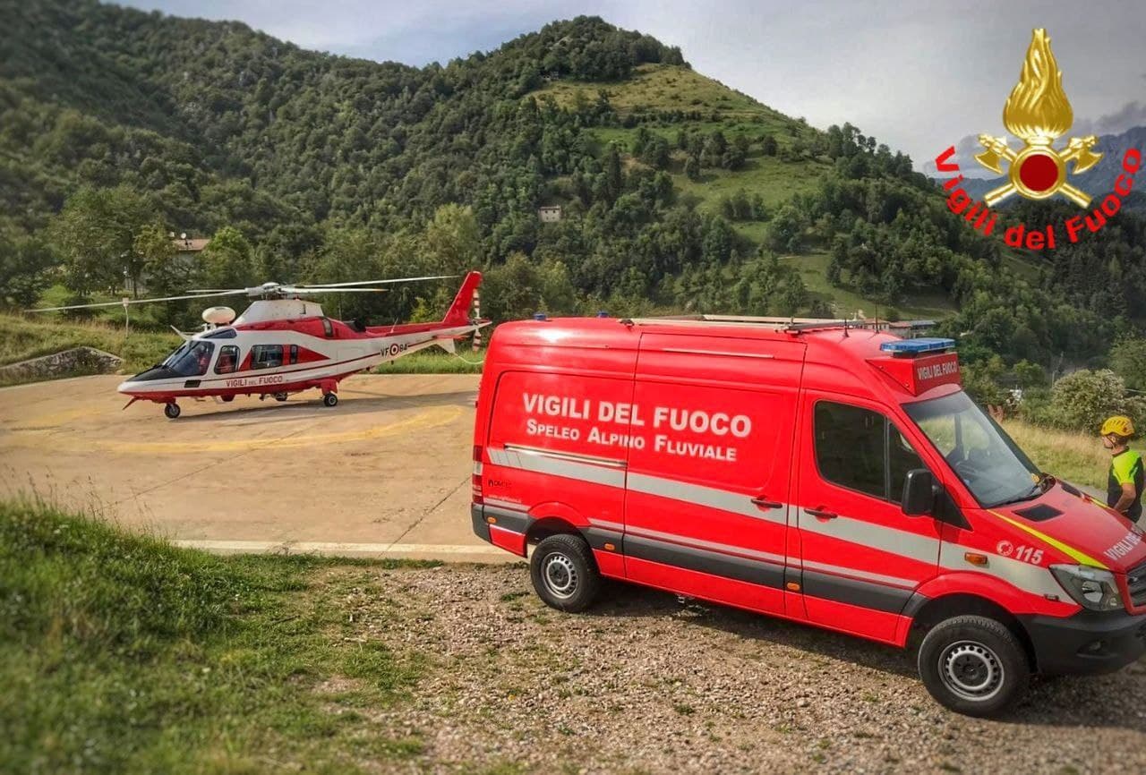 Piani d’Erna, scivola nel canalone: Vigili del fuoco al lavoro per il recupero
