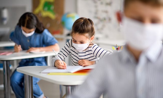 Stop Dad per i vaccinati e all’asilo a casa con 5 casi: nuove regole a scuola