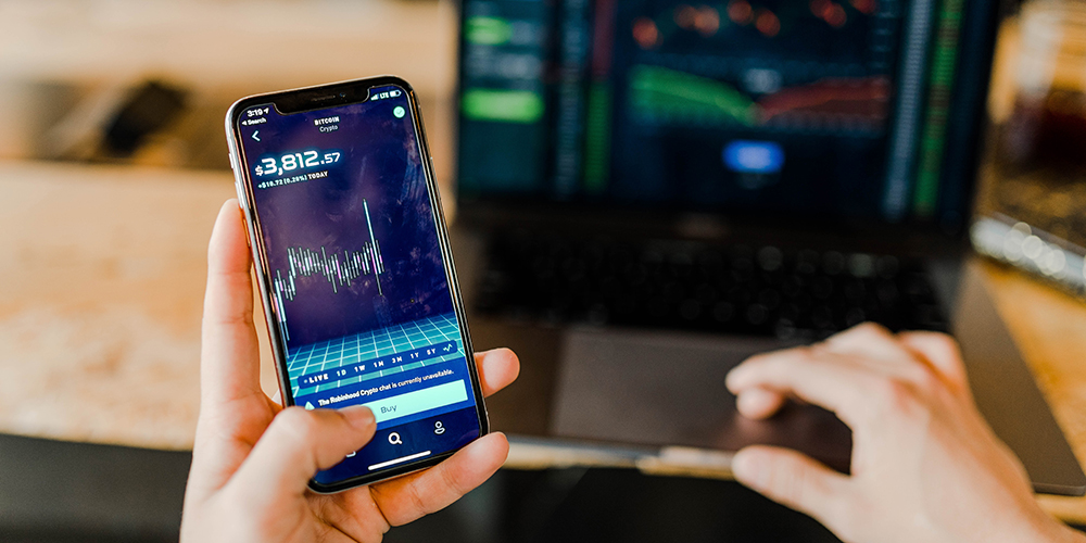 Investimenti: donne e millennials sempre più protagonisti nel trading online