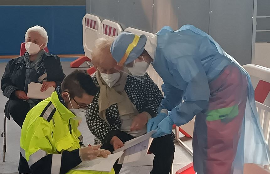 Vaccini: i sindaci difendono il “modello lecchese”, ecco la lettera inviata alla Regione