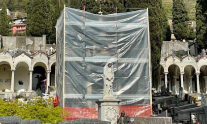 Lavori al cimitero: nuova vita per la statua di monsignor Vitali