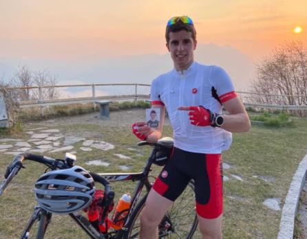 Su e giù per  20 volte fino al Passo di Agueglio per ricordare l’amico scomparso: Everesting d’amore di Gabry Scaioli