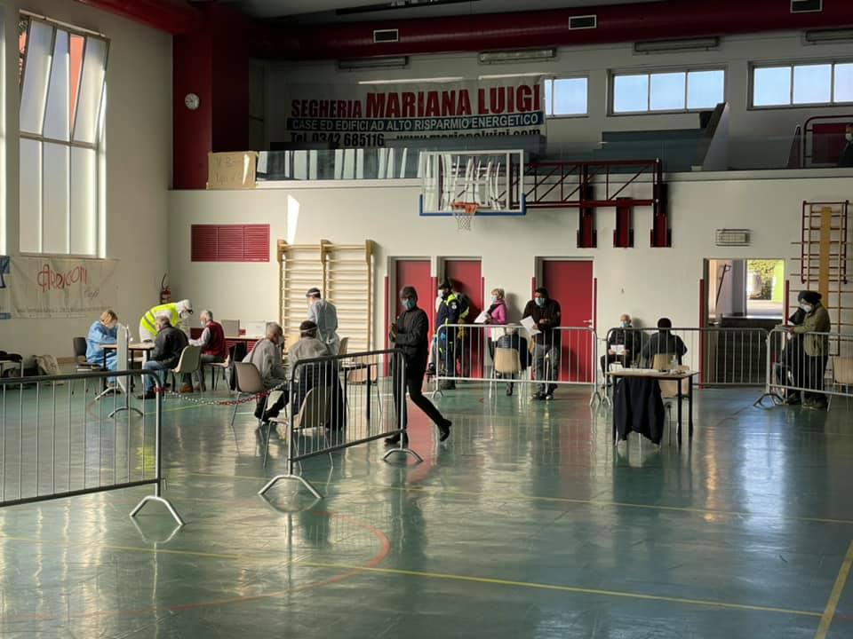 Vaccinazioni sul territorio, sms e confusione: “Chi è stato vaccinato in paese riceverà la seconda dose nello stesso posto”