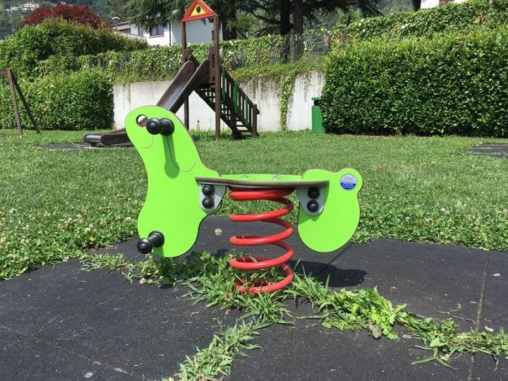 Da oggi giochi per bambini aperti al parco