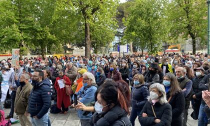 (Proprio) a Bergamo il raduno "No paura day": in 600 a cantare "la pandemia è una fesseria"