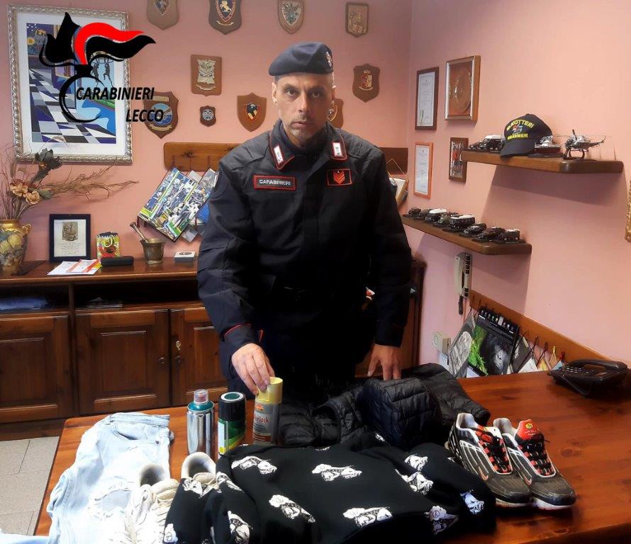 Atti vandalici e scritte contro le forze dell’ordine: denunciati due minorenni
