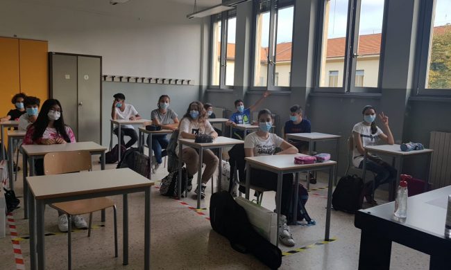 I presidi: “Riaprire le scuole? Sì ma in sicurezza con più trasporti e campagna intensiva e regolare di tamponi”