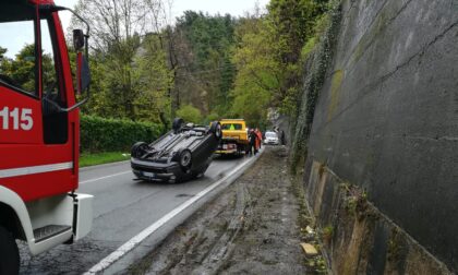 Auto ribaltata sulla Santa: soccorsa una 21enne, traffico in tilt