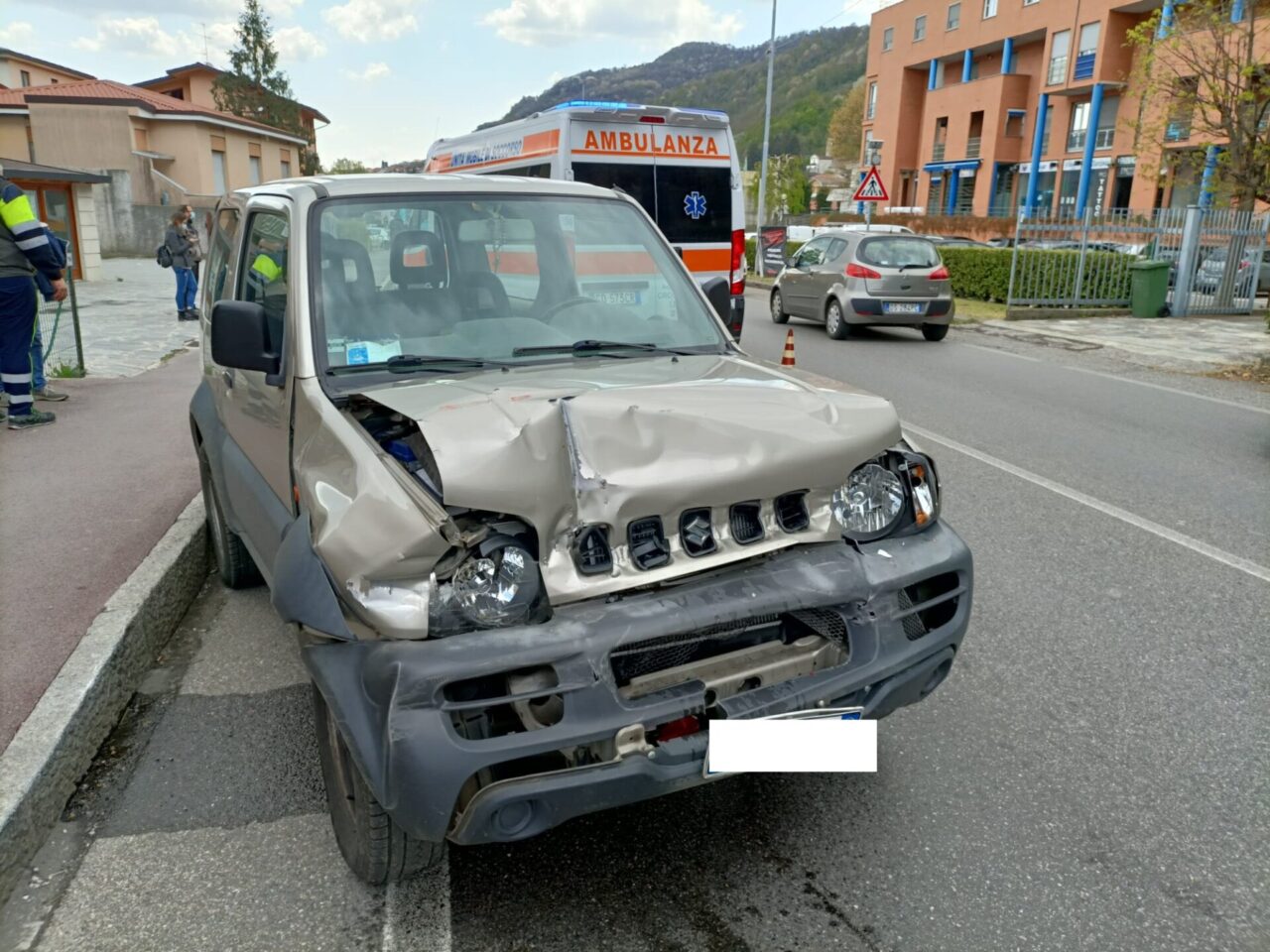 Si schianta contro un camion: 74enne in gravi condizioni