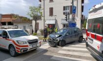 Schianto all'incrocio: mobilitati sanitari, forze dell'ordine e Vigili del Fuoco. 37enne in condizioni serie