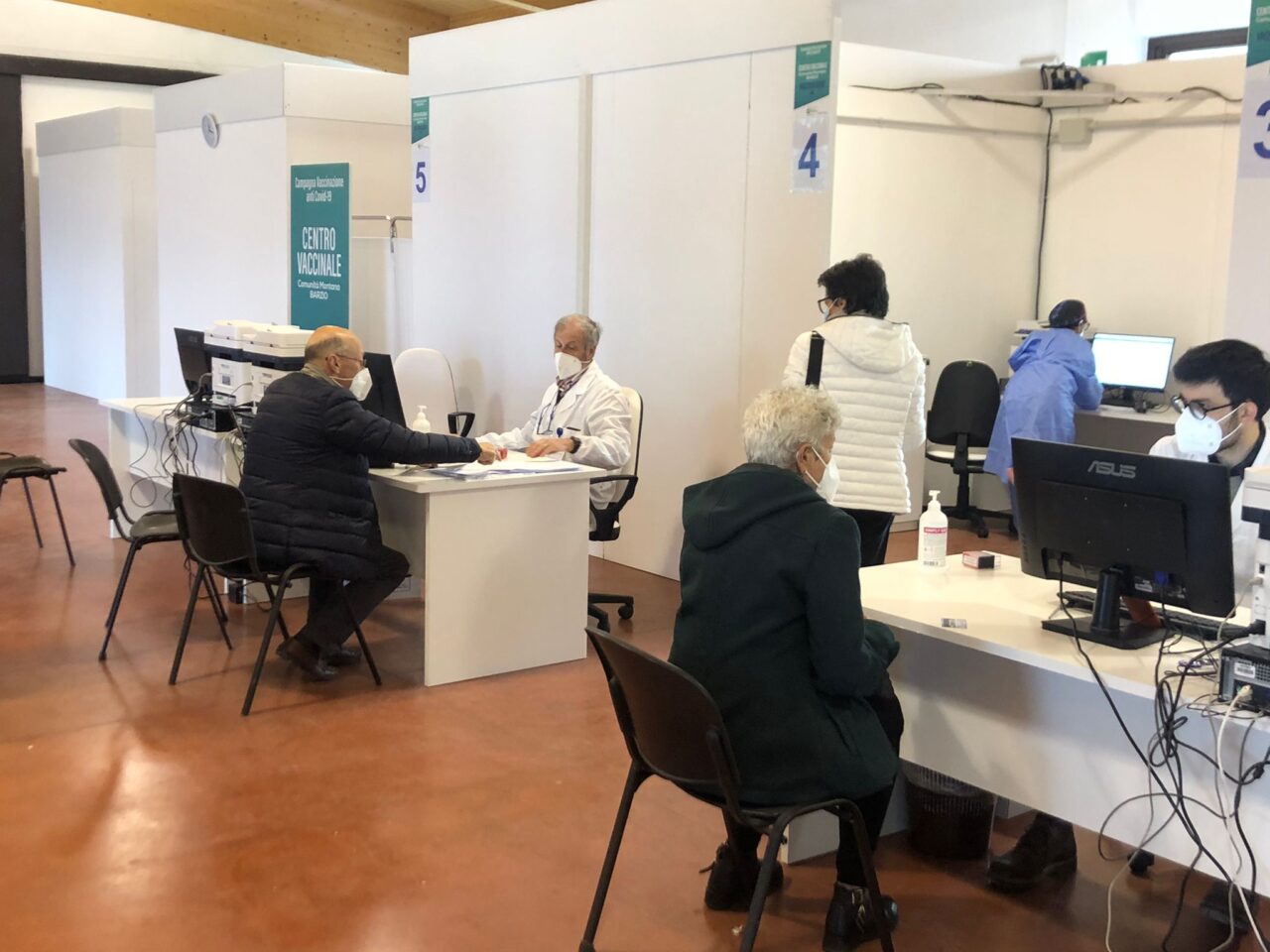 A Barzio attivato il terzo hub per le vaccinazioni di massa. Stop ad Astrazenca per le prime dosi