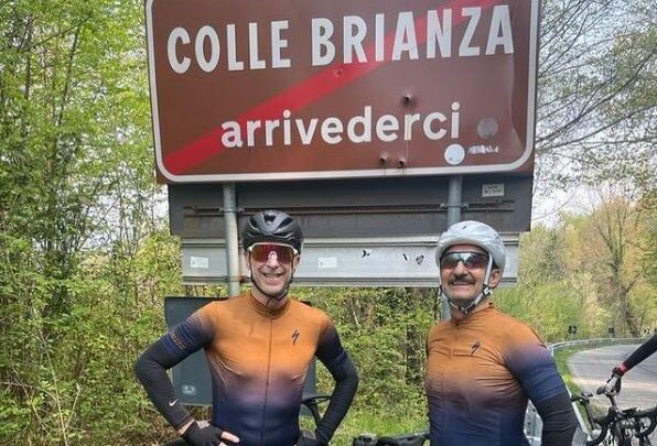 Dj Linus e Nicola Savino fanno tappa in bici in quel di Galbiate
