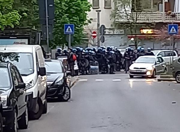 VIA MICENE, SI RADUNANO IN 300 PER VIDEO RAPPER: INTERVIENE POLIZIA (FOTO 1)