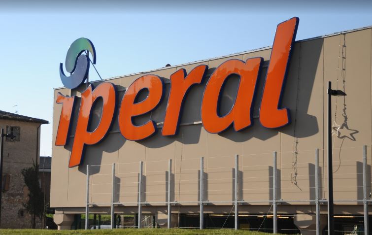 Riaprire i negozi dei centri commerciali nei weekend, la protesta anche nel Lecchese