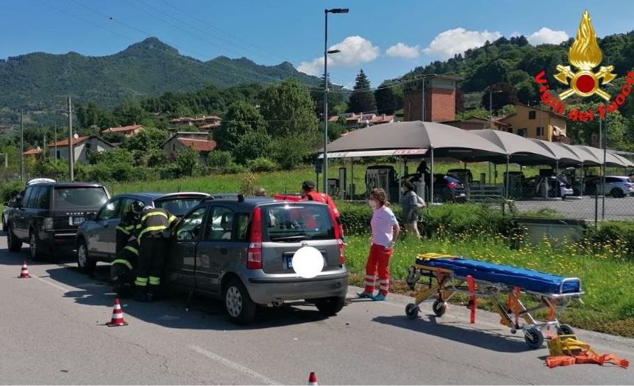 Tamponamento a catena sulla Provinciale, soccorse due settantenni