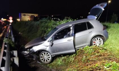 Perde il controllo dell'auto e rischia di piombare sulla Statale 36: 25enne miracolato