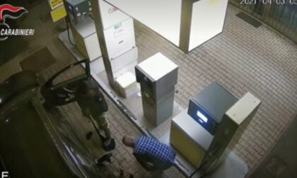 Molotov contro il centro vaccinale di Brescia: in carcere due no vax accusati di terrorismo