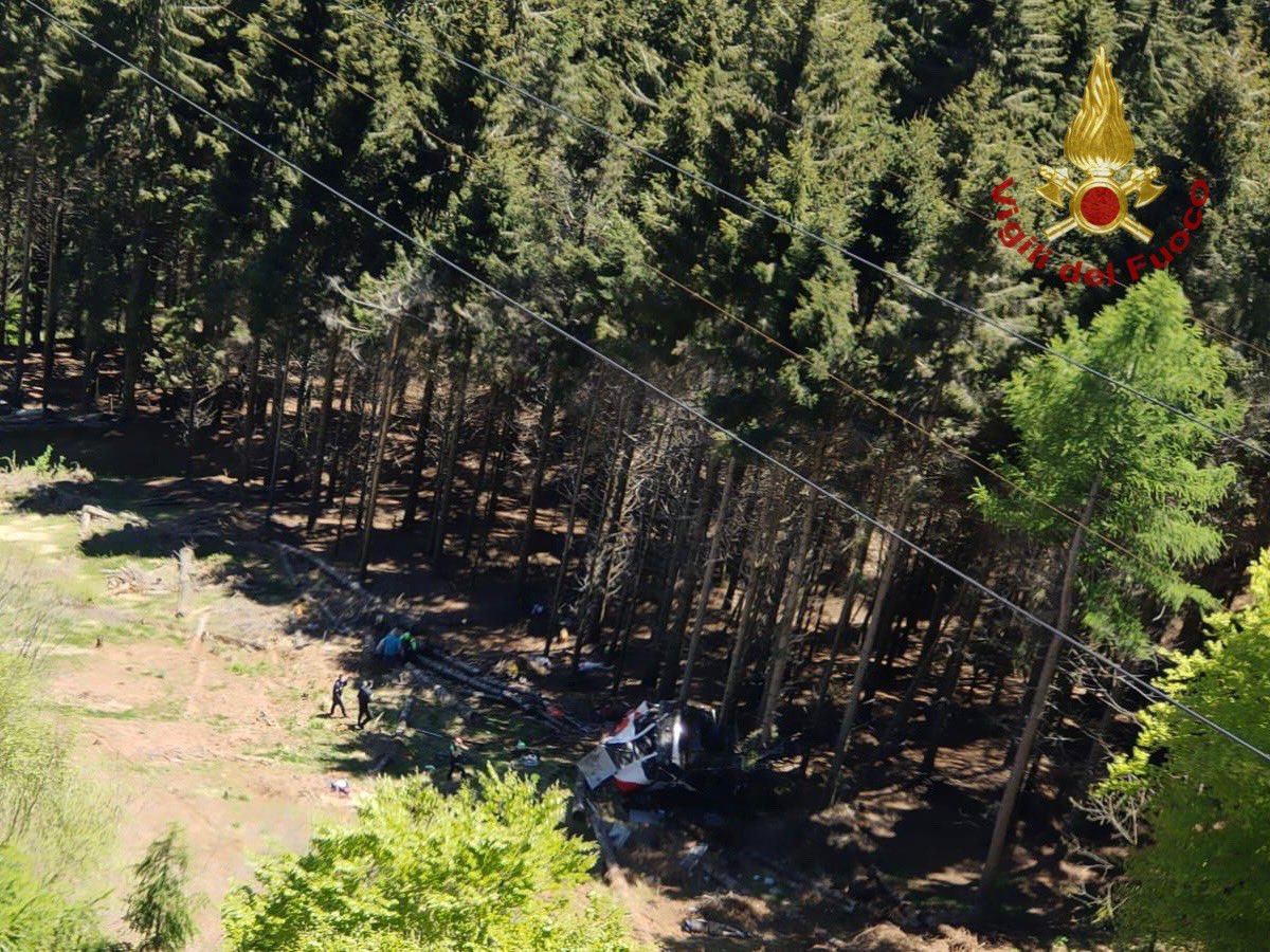 Tragedia in Piemonte: precipita una funivia, 14 le vittime. E’ morto anche uno dei bimbi feriti