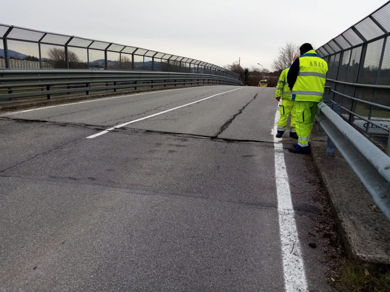 Prove di carico sul cavalcavia: Statale 36 chiusa per due notti