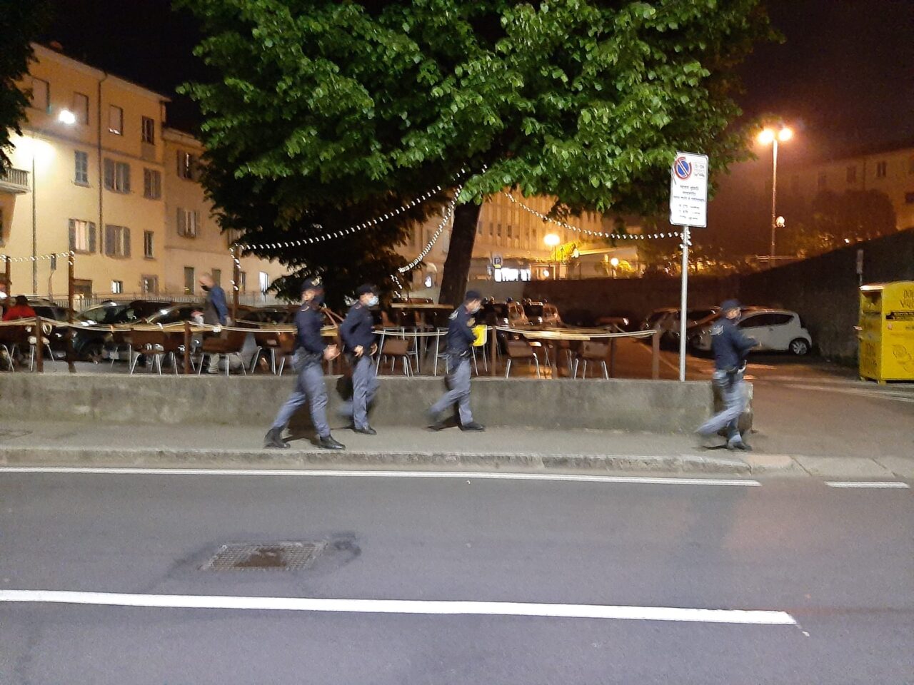 Di notte sulle strade e tra i locali di Lecco con gli agenti della Squadra Volante