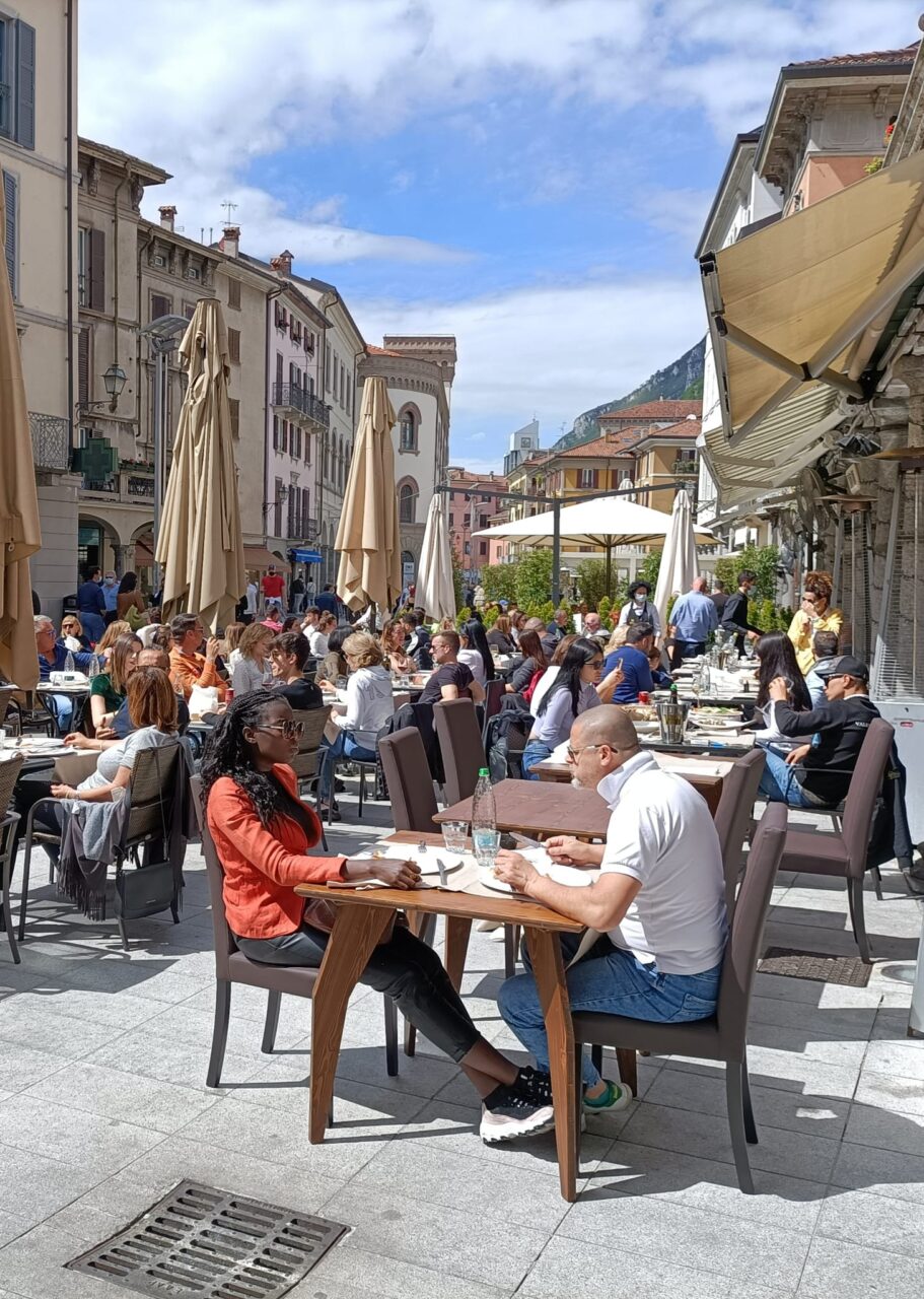 Prima domenica gialla e anche soleggiata! Il centro si affolla FOTO