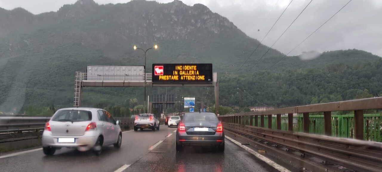 Incidente nel tunnel del Barro, code in direzione sud