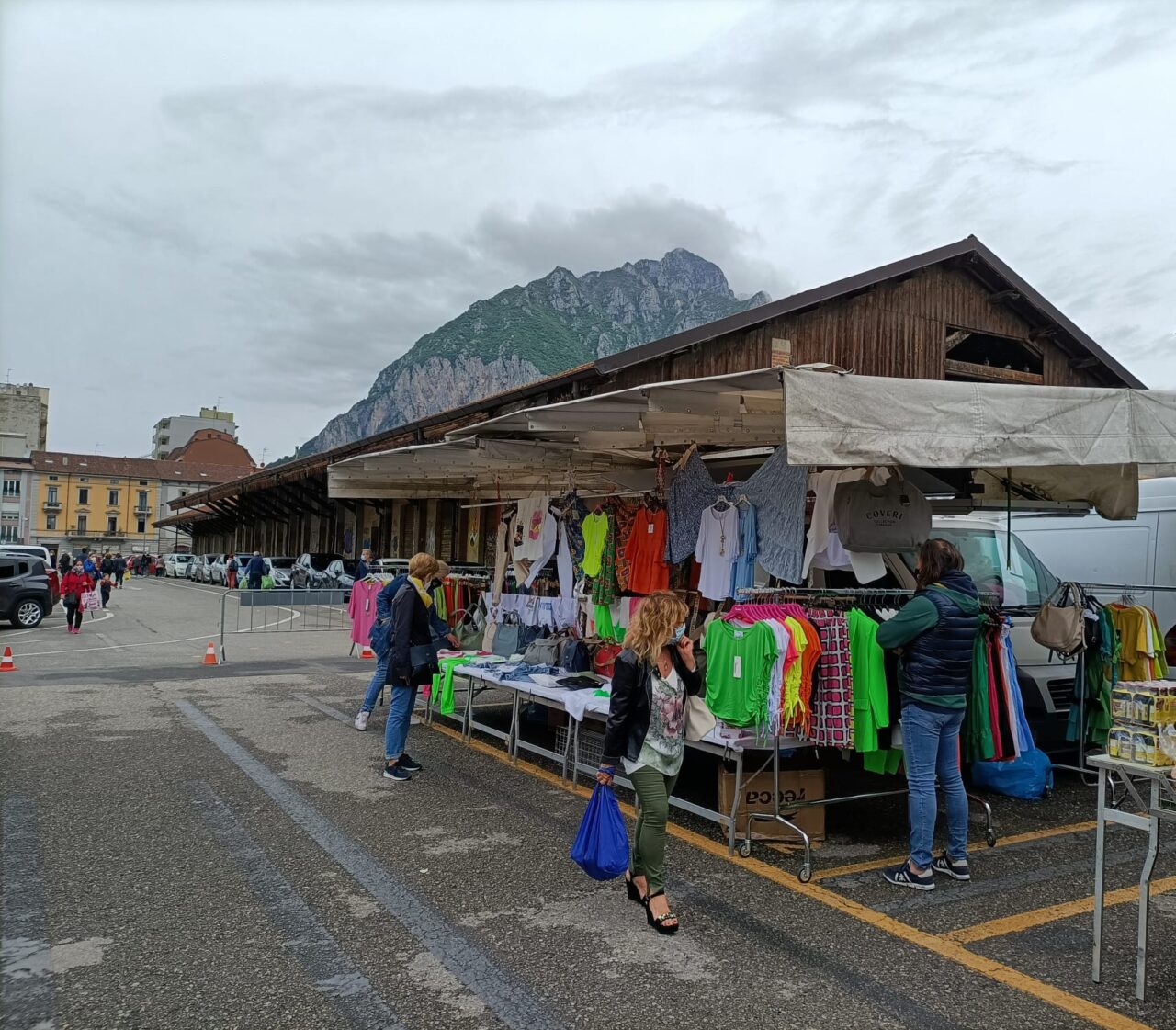 Mercato cittadino in centro, Lecco Merita di più: “Gattinoni fa il Ciresa?”