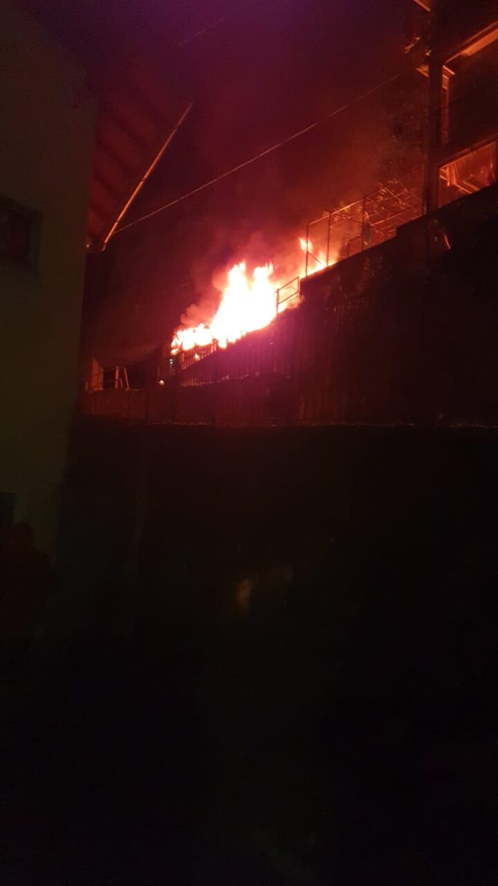 due autovetture in fiamme a oliveto lario