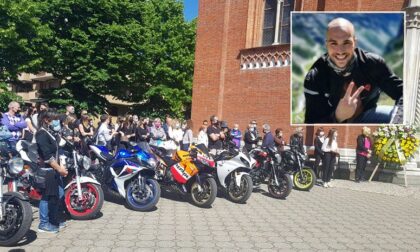 Il rombo dei motori per lo straziante addio a Mirco Fumagalli