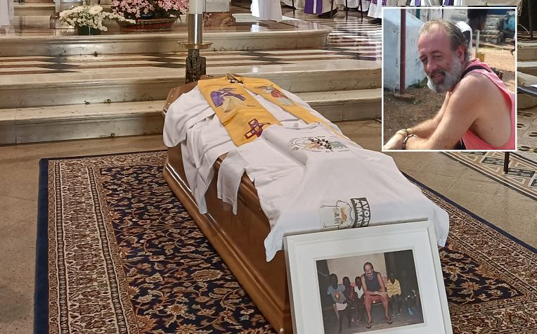 L’addio a Padre Roberto Donghi nel giorno del suo 49esimo compleanno. “Abbiamo chiesto il miracolo di farti guarire, ma il miracolo lo hai fatto tu riunendoci”