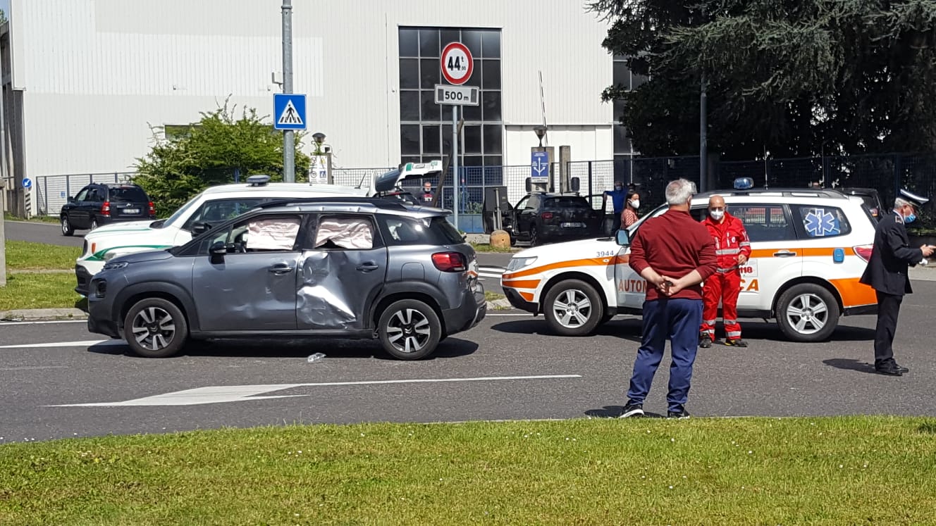 scontro-tra-auto-e-moto__