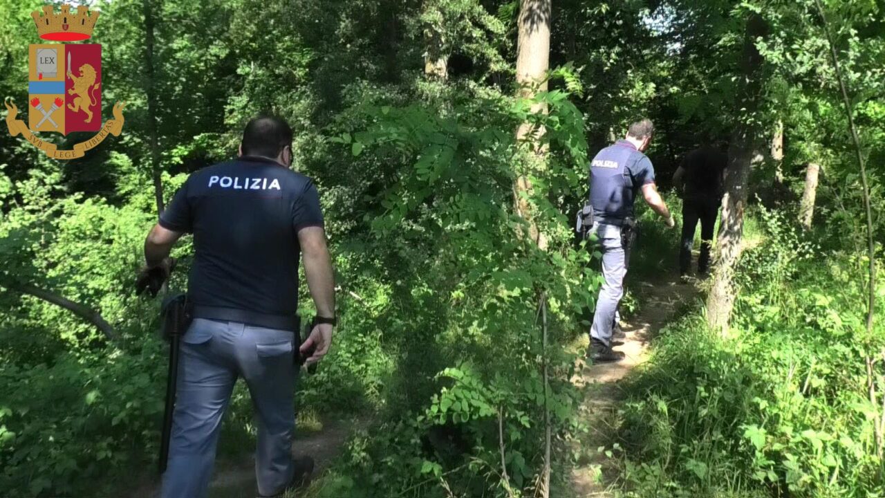 Spaccio nei boschi: arrestato un 35enne