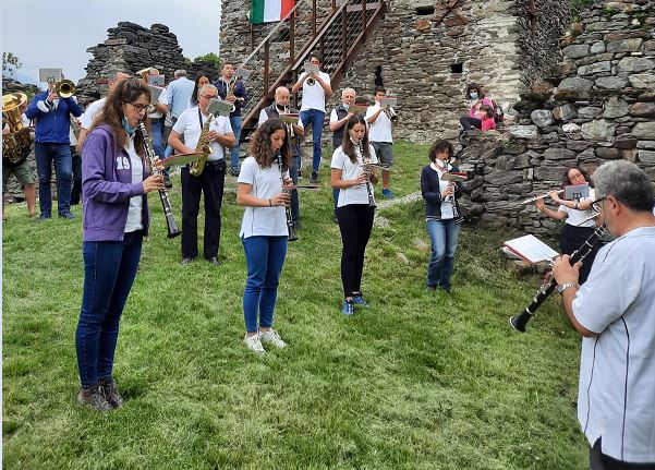 Cerimonia del 2 giugno nel suggestivo borgo medievale di Fontanedo
