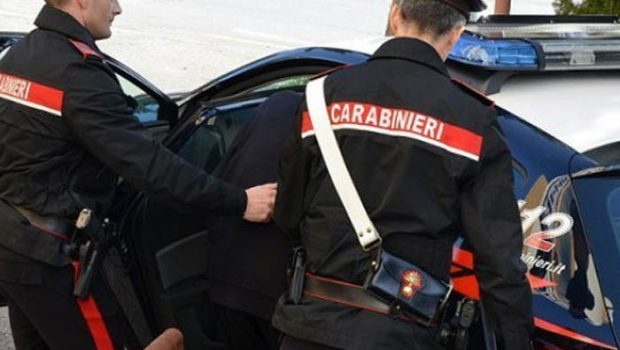 Rapinatore arrestato: aveva aggredito e derubato lecchese. Alle spalle anche una condanna per omicidio