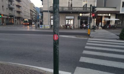 A Lecco bollati i semafori non a misura di non vedenti