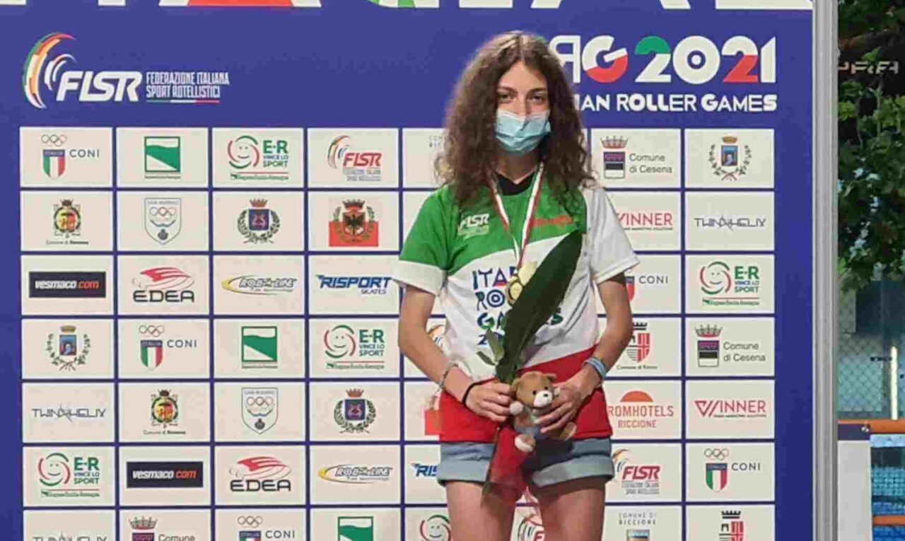 Pattinaggio freestyle, operata di piedi piatti vince due medaglie d’oro