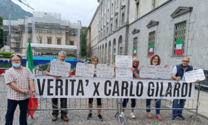 Manifestazione (semideserta) in piazza per Carlo Gilardi