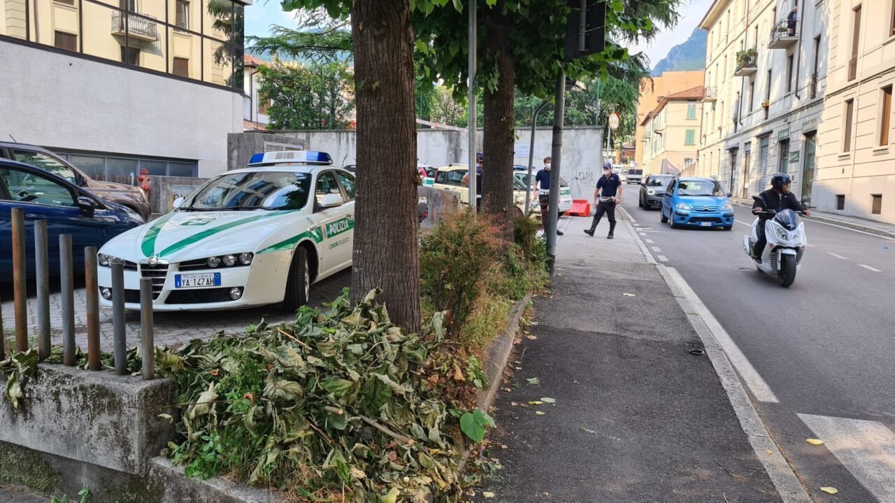 Ennesimo incidente auto moto, è il quarto in una sola giornata. Centauro trasportato al Manzoni
