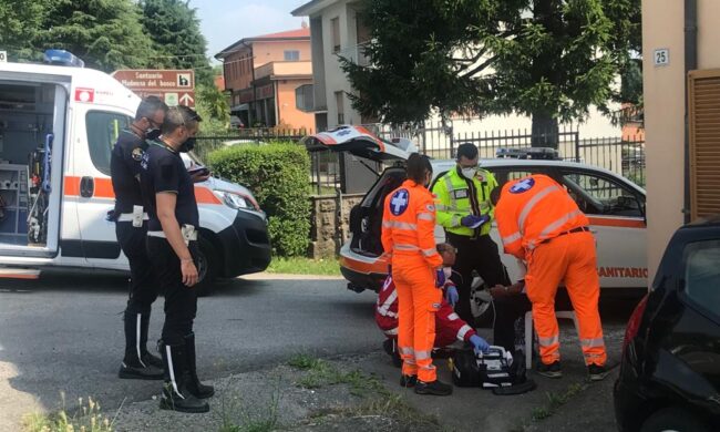 Auto pirata tampona una utilitaria e fugge: ferito un anziano