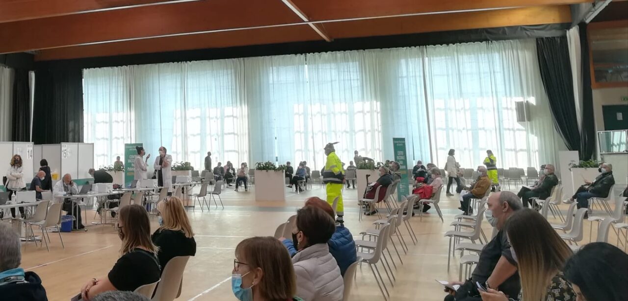 Riprenderanno giovedì i richiami per gli under 60 già  vaccinati con Astrazeneca. 1600 i lecchesi coinvolti