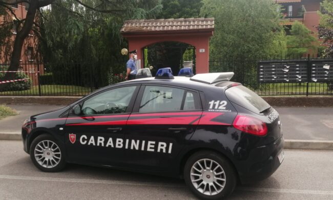 Accoltella a morte la moglie. Arrestato