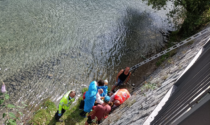 Cade da una scala precipita sul lungofiume: 39enne trasportato in ospedale