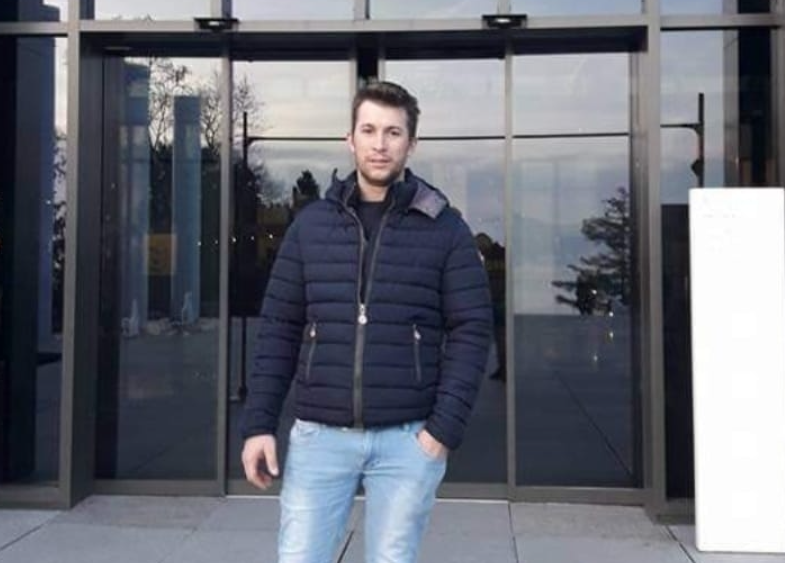 Il dramma si è trasformato in tragedia: non ce l’ha fatta il 29enne finito con la moto contro un furgone